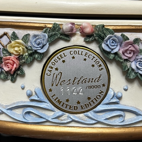 Very Vintage 4 horse Carrousel Limited edition - Picture 2 of 9